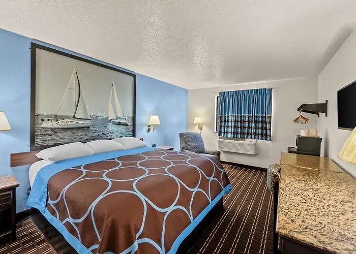 Super 8 By Wyndham New Castle